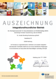Urkunde Integrationsfreundlicher Betrieb der Berufsgenossenschaft für Gesundheitsdienst und Wohlfahrtspflege (BGW) für das Amalie Sieveking Krankenhaus in Hamburg, Auszeichnung Engagement für Vielfalt, Inklusion und interkulturelle Zusammenarbeit Urkunde Integrationsfreundlicher Betrieb der Berufsgenossenschaft für Gesundheitsdienst und Wohlfahrtspflege (BGW) für das Amalie Sieveking Krankenhaus in Hamburg, Auszeichnung Engagement für Vielfalt, Inklusion und interkulturelle Zusammenarbeit