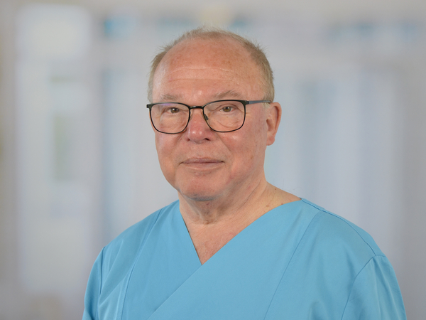 Prof. Dr. Karl-Wilhelm Ecker ist Leiter des Amalie Pouch Zentrums Hamburg mit langjähriger Erfahrung in der Pouch-Chirurgie Prof. Dr. Karl-Wilhelm Ecker ist Leiter des Amalie Pouch Zentrums Hamburg mit langjähriger Erfahrung in der Pouch-Chirurgie